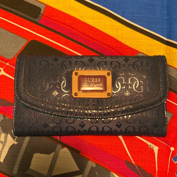 Guess wallet - Picture 1 of 4